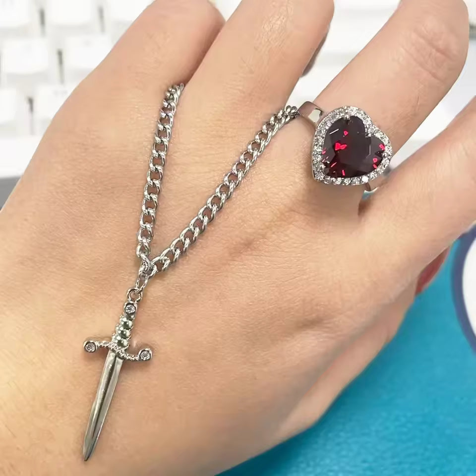 Set de collares espada y corazón